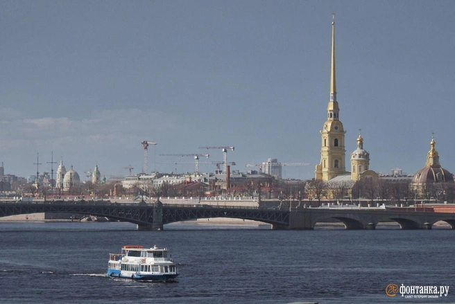 Пока погода радует, петербуржцы уже потянулись к воде | Источник: Михаил Огнев / FONTANKA.RU