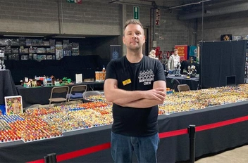 41-летний бельгиец собрал 11 тысяч фигурок Lego. Посмотрите на его гигантскую армию