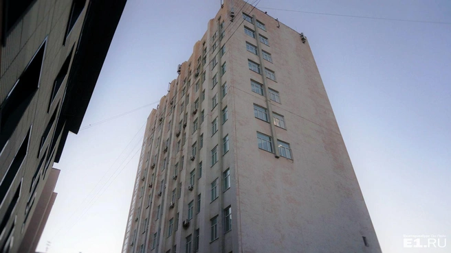 Сейчас это здание (Луначарского, 134б) не воспринимается как часть «Пентагона», но изначально строилось именно для него