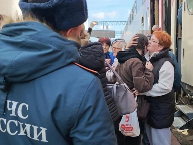 Родители встречали детей | Источник: Администрация Златоустовского городского округа / Vk.com
