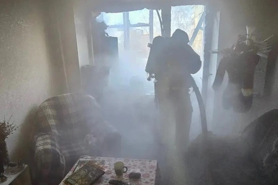 В Барнауле с балкона эвакуировали шестерых при пожаре