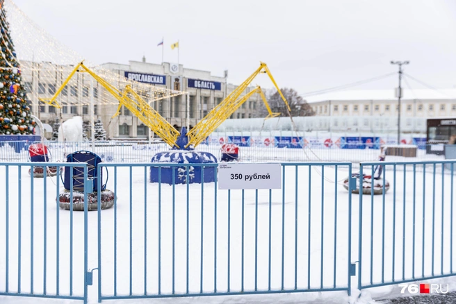 Рядом с главным городским катком установлен тюбинг кросс | Источник: Артем Бауман / 76.RU