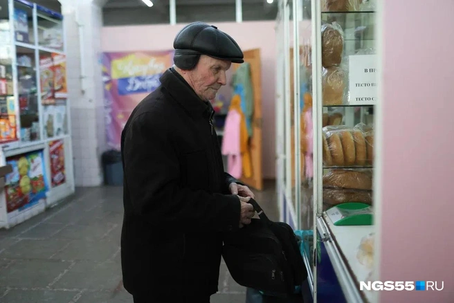 Многие покупатели и продавцы — давние знакомые | Источник: Евгений Софийчук / NGS55.RU