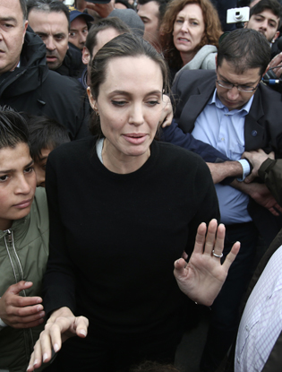 Фото №4 - «Смертельно больная» Анджелина Джоли поужинала с британским политиком