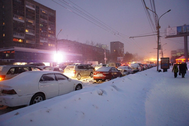 Пробки начали собираться уже в 7 утра | Источник: архив НГС