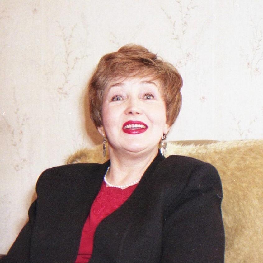 Слезы внучек, последний поцелуй сына: в Москве простились с диктором и ведущей КВН Светланой Жильцовой