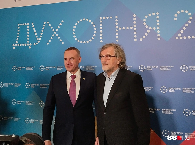 Президент фестиваля Эмир Кустурица и губернатор Югры Руслан Кухарук | Источник: Сабина Сафронова / 86.RU