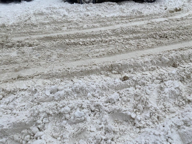 Дороги во дворах чистились плохо | Источник: Авраамова Иветта