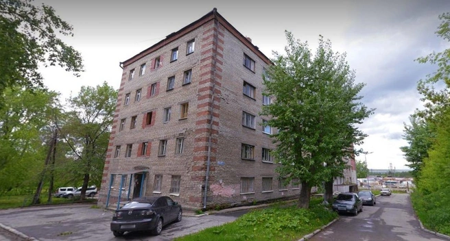 Это общежитие — первая пятиэтажка, попавшая под реновацию в Екатеринбурге | Источник: «Яндекс Карты»