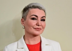 Лель — недовольным из-за присвоения ей звания заслуженной артистки: «Кто из русскоязычных людей достиг мирового успеха?»