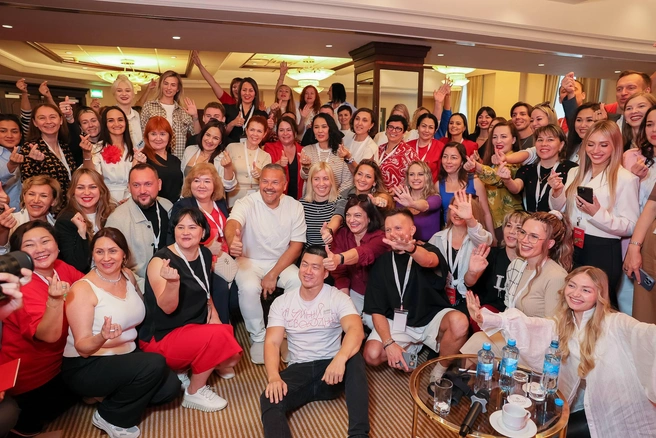 Альфа-Банк развивает партнерскую программу «Свой в Альфе», где участники помогают с финансами и получают вознаграждение | Источник: Альфа-Банк