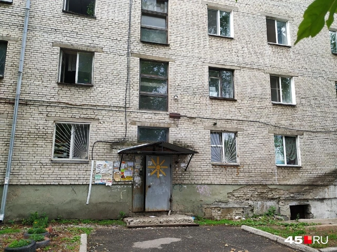 Подъезд дома, где произошло ЧП | Источник: Анна Лебедева