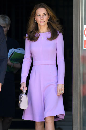 Все оттенки сирени: как королевские особы носят фиолетовый цвет