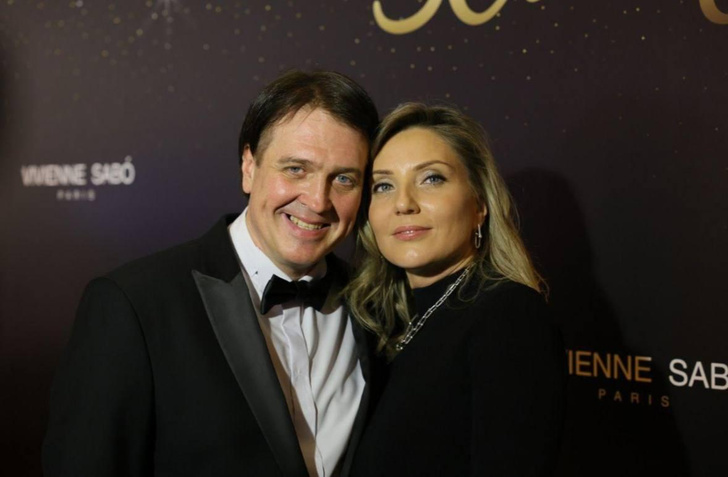 Андрей Малахов, Екатерина Стриженова, Валерия и другие: кто из звезд российского шоу-бизнеса посетил юбилей «Антенны-Телесемь» со своей второй половинкой