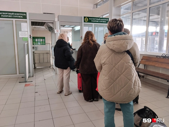 На то, чтобы перейти обе границы, уходит около полутора часов | Источник: Ольга Якунчева / 59.RU