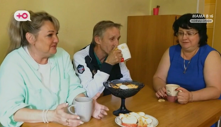 Родители Вероники и мать Артема (справа)