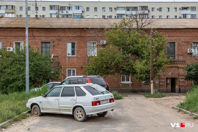 Яркие контрасты 40 домиков проявляются не только в недвижимости | Источник: Константин Завриков / V1.RU