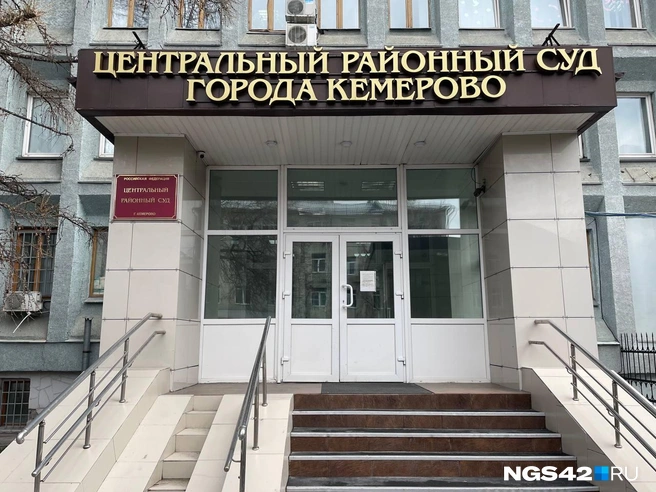 В суд уже доставили фигурантов дела  | Источник: Лера Городецкая / NGS42.RU
