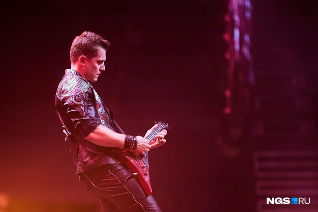 Зрители встретили аплодисментами соло на балалайке | Источник: Александр Ощепков / NGS.RU