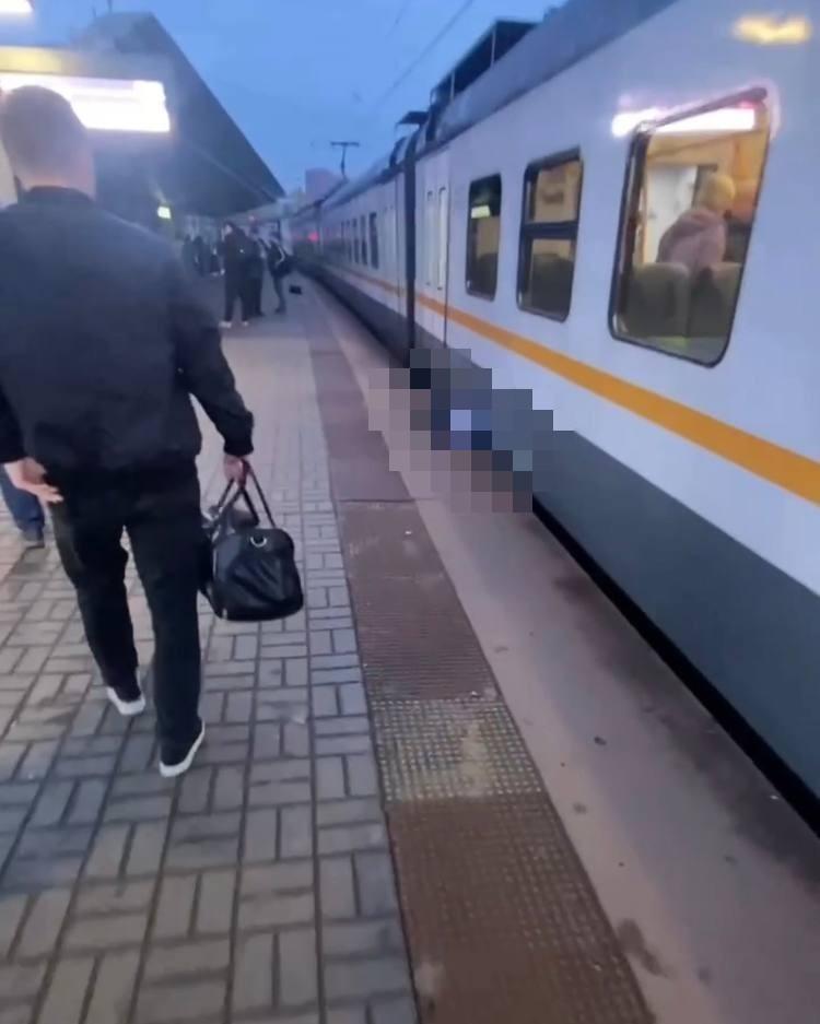 «Стало плохо, и он упал на пути». Новые подробности о ЧП на МЦД-2, из-за которого отменяли электрич…