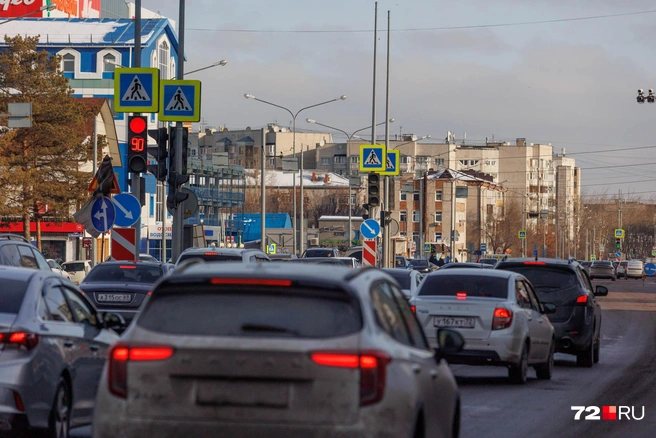 В районе торгового центра много регулируемых пешеходных переходов | Источник: Ирина Шарова / 72.RU