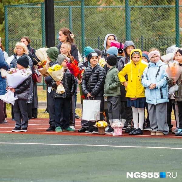 В этом году погода на День знаний не порадовала | Источник: Кирилл Башинский / NGS55.RU