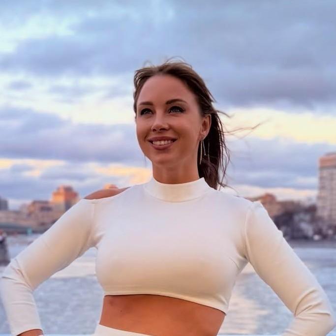 Полина Диброва разоткровенничалась о разводе с Дмитрием, стрессе из-за переезда к Товстику и неприязни Крайновой в реалити