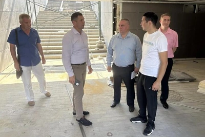 Олег Денисов проверил капремонт перехода у «Электроприбора»