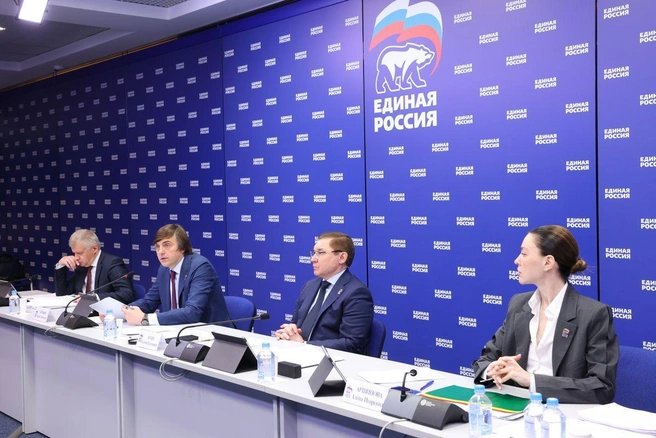 Всероссийский штаб по капремонту и строительству образовательных учреждений провели «Единая Россия» и Минпросвещения России | Источник: «Единая Россия» / ER.RU