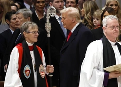 Епископ попросила Трампа проявить милосердие к мигрантам и ЛГБТ. Президент США назвал ее «неумной»