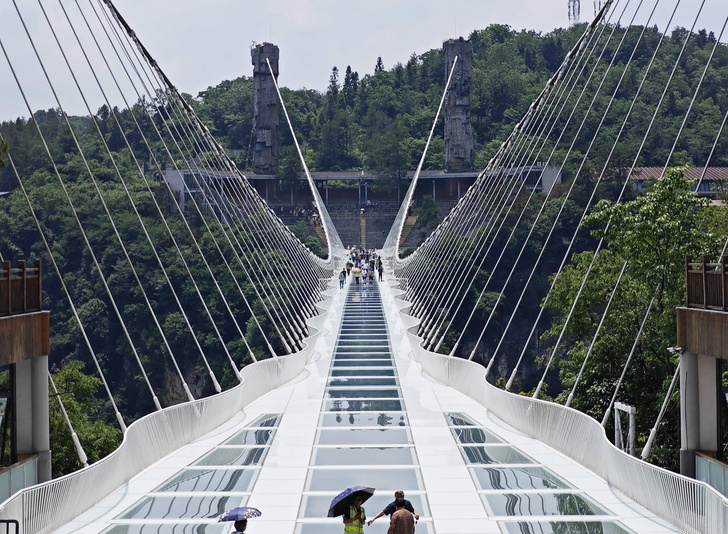 5 самых страшных стеклянных мостов в мире