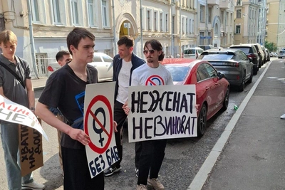 Акция «Без баб» в Москве: против алиментов и разводов