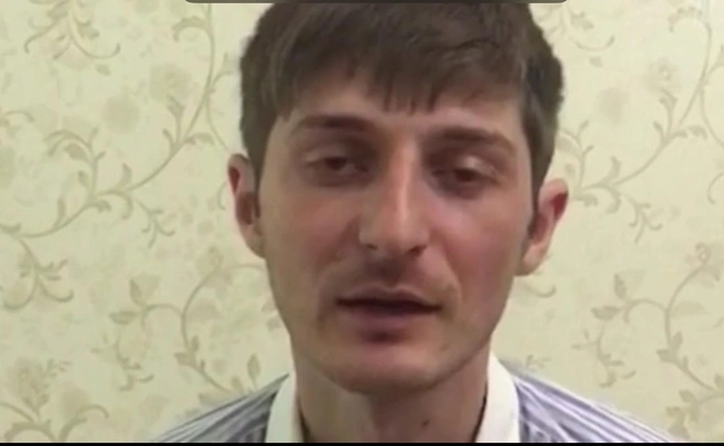 Фиктивный муж Марии Максаковой Далхат Халаев обещал помочь, но тут же обманул певицу | Источник: кадр из программы «На самом деле», Первый канал, 2018 год