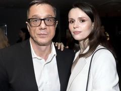 Алексей Макаров впервые рассказал о тайной свадьбе со стюардессой, в которую влюбился на небесах