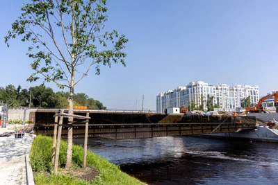 Пешеходный мост через Исеть в Екатеринбурге почти достроен