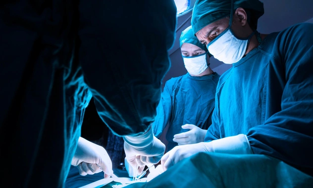 Небольшой «комок» на спине у москвича за 5 лет вырос в опухоль размером с арбуз