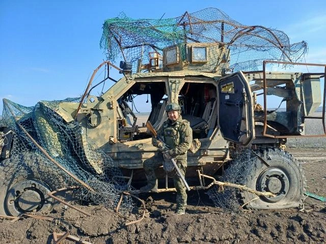Депутат опубликовал фото в военной форме | Источник: https://vk.com/ayur87