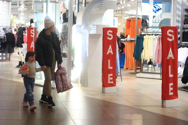 Мимо скидок? | Источник: Сергей Михайличенко / FONTANKA.RU