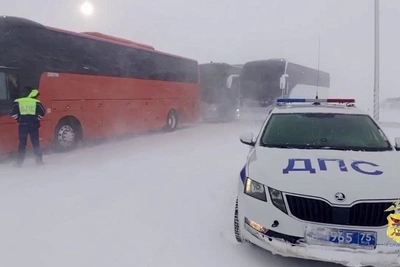 Водителя спасли из снежного плена на трассе Чита — Забайкальск