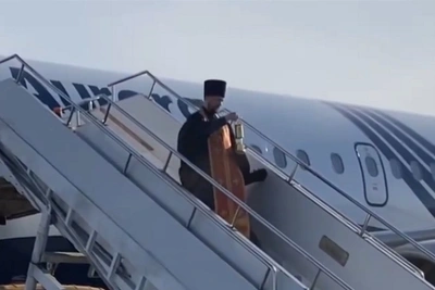 Благодатный огонь прибыл в Южно-Сахалинск
