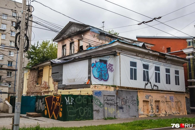 Из старинной заброшки хотят сделать гостиницу | Источник: Кирилл Поверинов / 76.RU