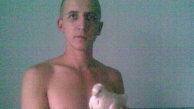 Так выглядит человек, который уже убил одного человека, а через несколько лет с момента на фото погубил еще троих | Источник: Александр Лазарев / Vk.com