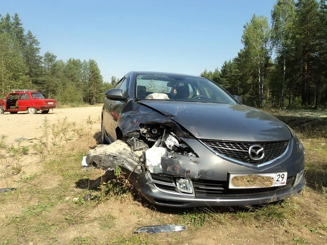 Повреждения получили оба автомобиля | Источник: пресс-служба ГИБДД УМВД России по Архангельской области