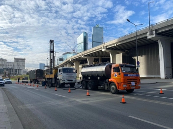 Подряд на мост через Москву реку достался компании «МетроТрансМост» | Источник: Ким Успенский / «Московский транспорт — мониторинг новостей».