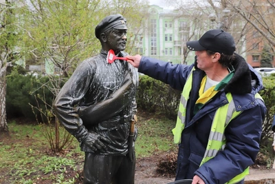 В Самаре началась сезонная очистка 300 памятников и скульптур