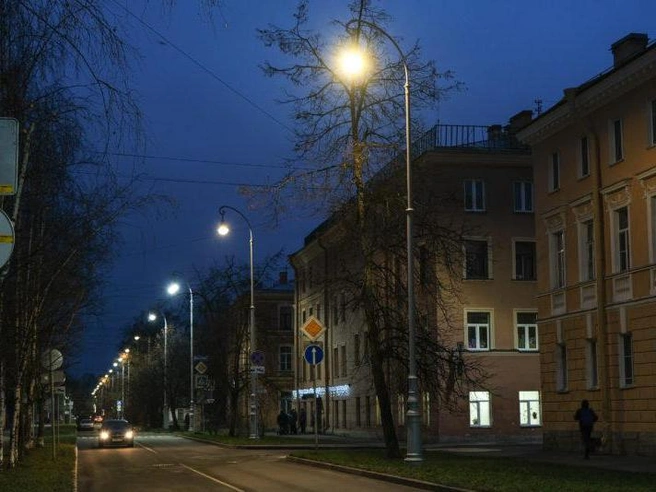 Работы по обновлению наружного освещения на Посадской улице завершились в декабре. | Источник: «Ленсвет»
