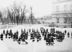 За закрытыми дверями: как праздновали Рождество в институте благородных девиц