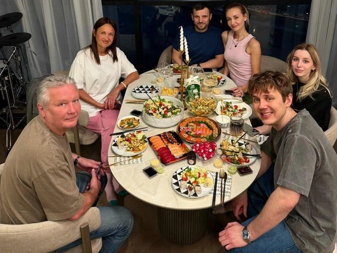 Клава Кока часто говорит о важности семьи в своей жизни | Источник: klavacoca / Instagram* 