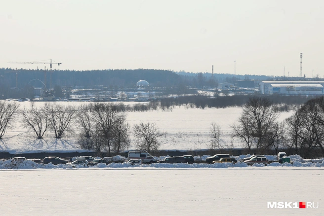 Вереница машин спасателей | Источник: Артем Устюжанин / MSK1.RU