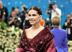 Даша Жукова, экс-супруга Мердока и любовь Сороса: как выглядят жены миллиардеров среди звезд на Met Gala 2025